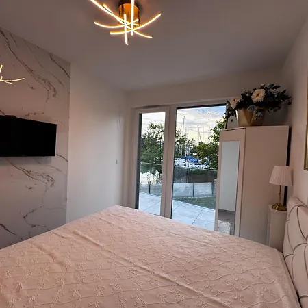 Apartament Szemesbay Lakas B 101