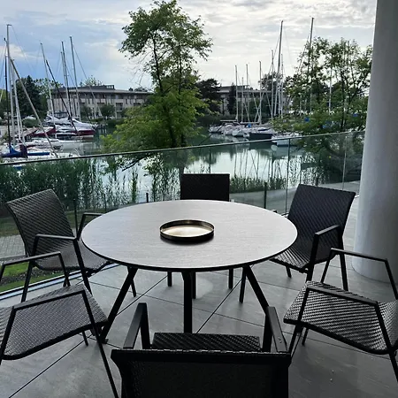 Szemesbay Lakas B 101 Apartament