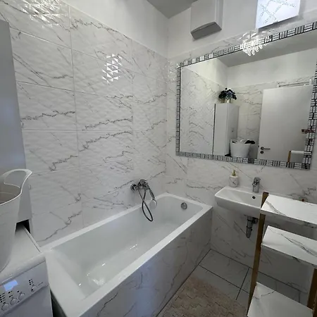 Szemesbay Lakas B 101 *