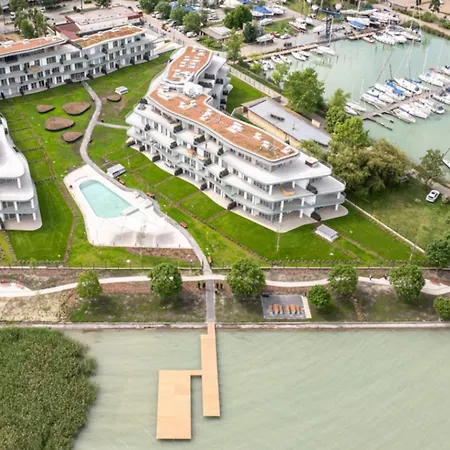 Apartament Szemesbay Lakas B 101