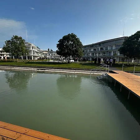 Apartament Szemesbay Lakas B 101