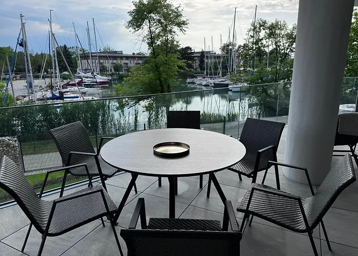 Szemesbay Lakas B 101 Appartement
